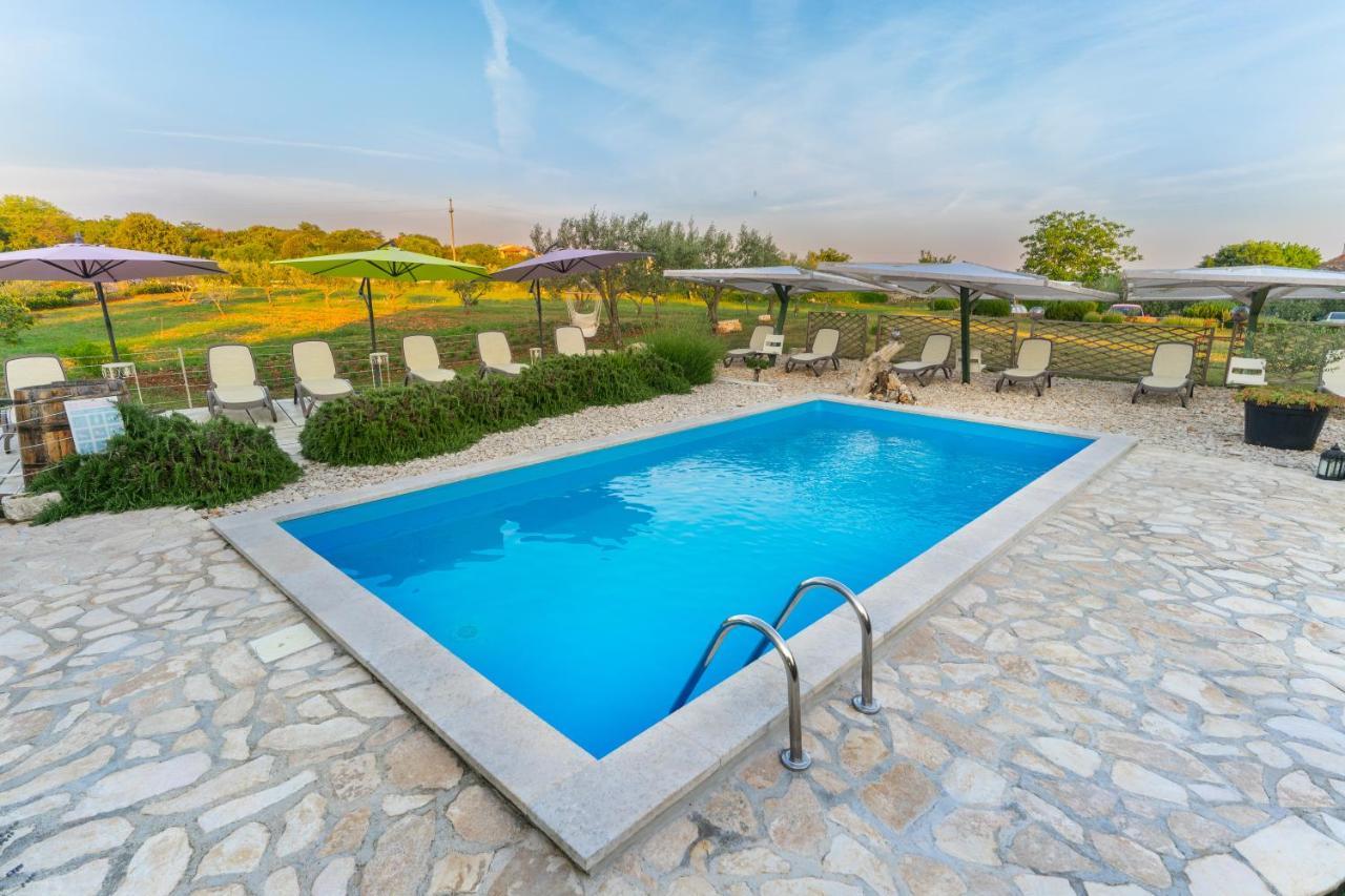 Lavanda Apartments & Room Sveti Lovrec Pazenaticki ภายนอก รูปภาพ