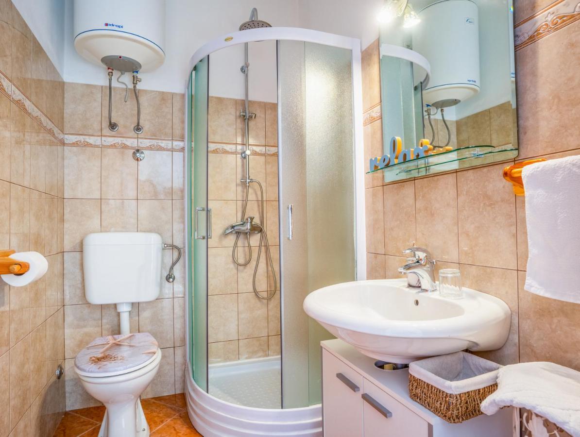 Lavanda Apartments & Room Sveti Lovrec Pazenaticki ภายนอก รูปภาพ