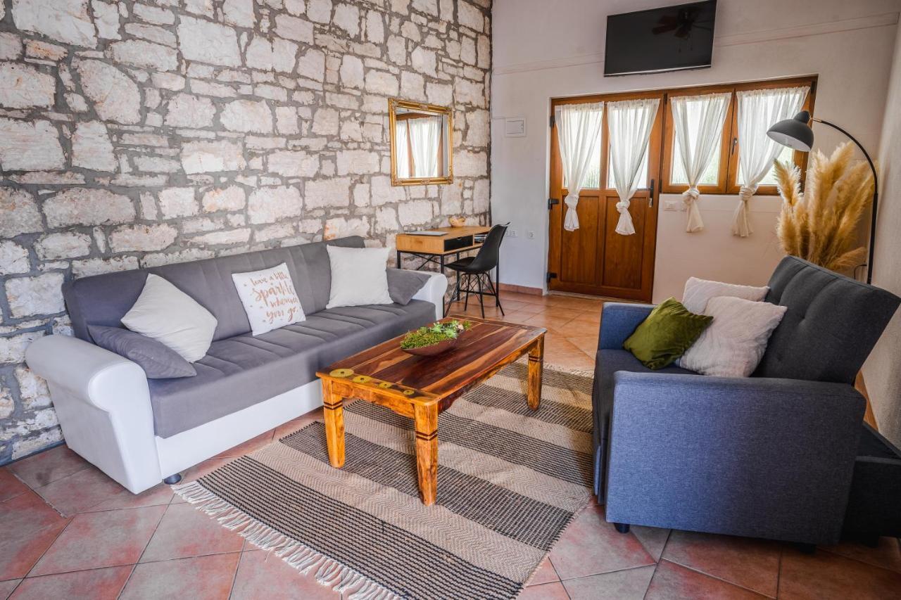 Lavanda Apartments & Room Sveti Lovrec Pazenaticki ภายนอก รูปภาพ