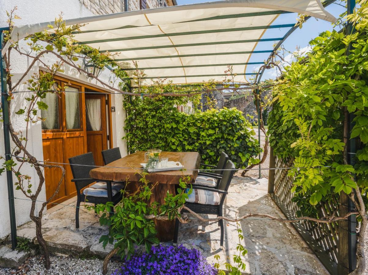 Lavanda Apartments & Room Sveti Lovrec Pazenaticki ภายนอก รูปภาพ